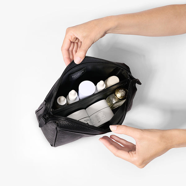 THE ESSENTIALS CLUTCH | Black