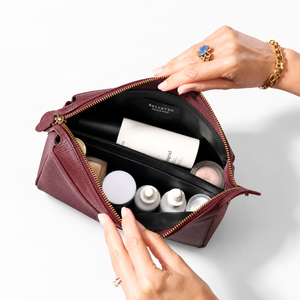 THE ESSENTIALS CLUTCH