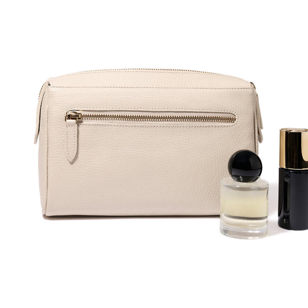 THE ESSENTIALS CLUTCH